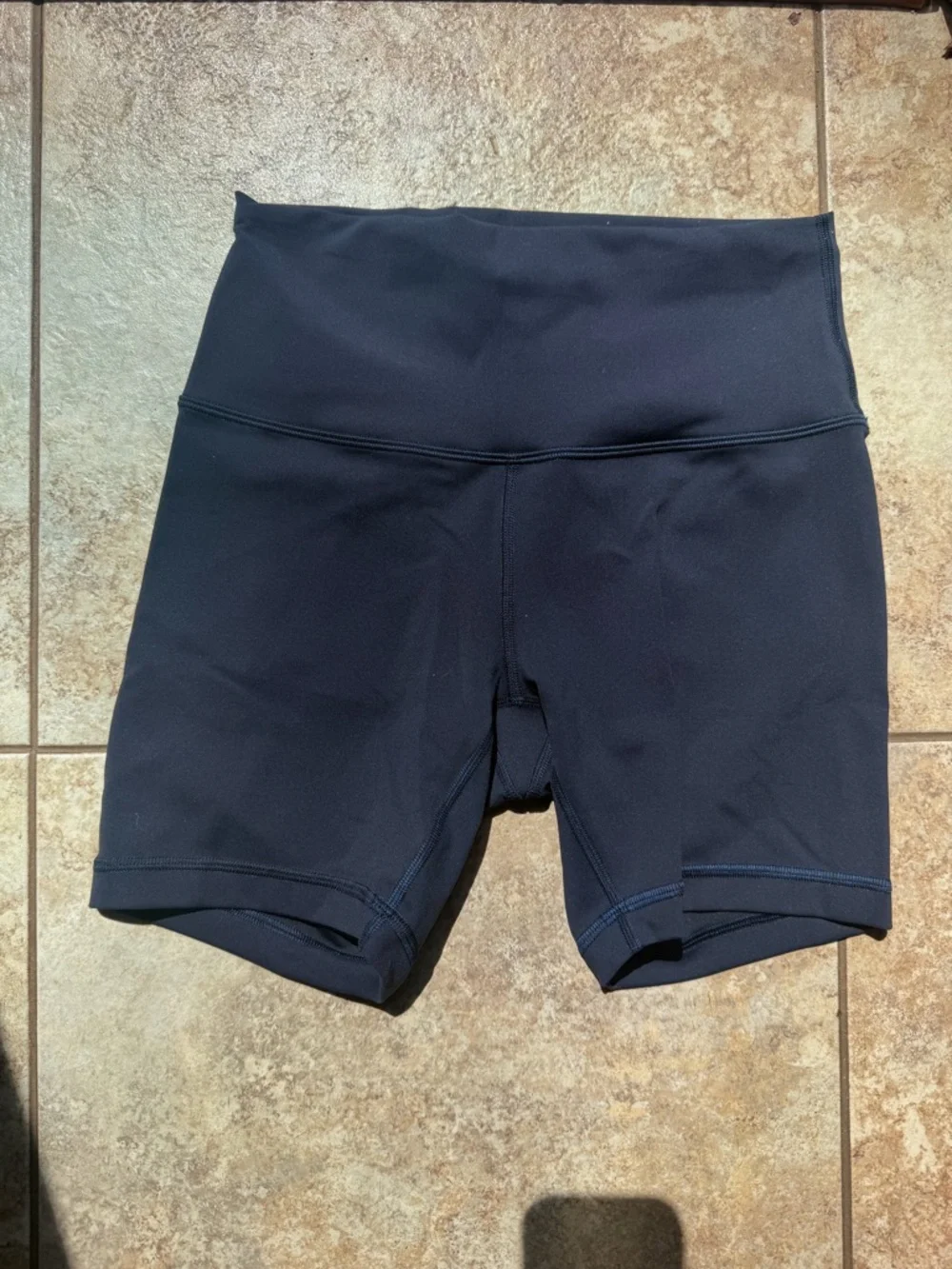 2 Lululemon Wunder Train high rise shorts with 6 in inseam, size 6 - Picture 3 of 9